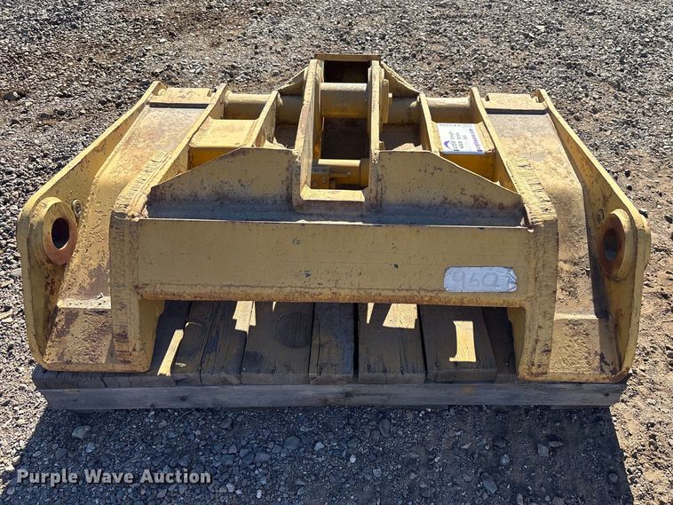 image for item EE5201 Caterpillar 950 hydraulic quick coupler