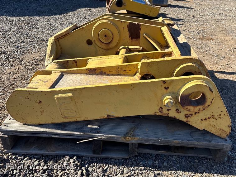 image for item EE5201 Caterpillar 950 hydraulic quick coupler