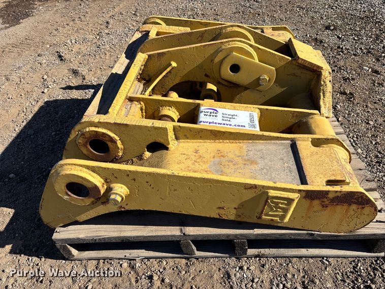image for item EE5201 Caterpillar 950 hydraulic quick coupler