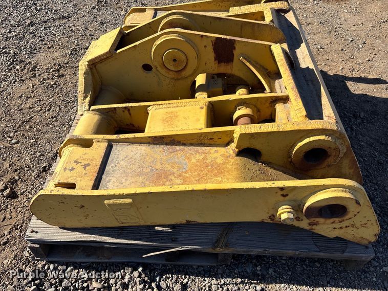 image for item EE5201 Caterpillar 950 hydraulic quick coupler