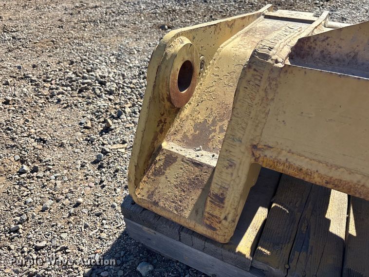 image for item EE5201 Caterpillar 950 hydraulic quick coupler