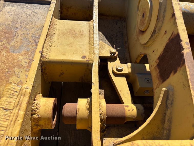 image for item EE5201 Caterpillar 950 hydraulic quick coupler