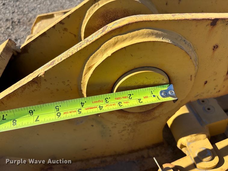 image for item EE5201 Caterpillar 950 hydraulic quick coupler