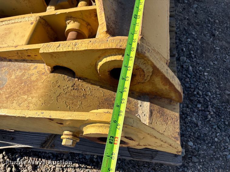 image for item EE5201 Caterpillar 950 hydraulic quick coupler