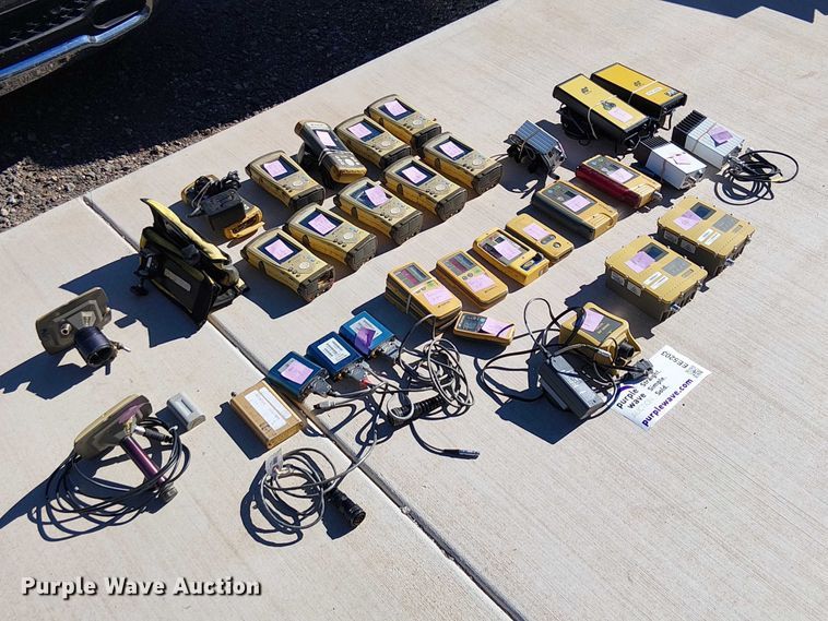 image for item EE5203 Topcon GPS equipment