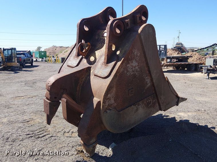 image for item EE5213 Entek 385 excavator bucket