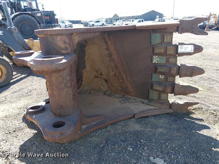 image for item EE5213 Entek 385 excavator bucket