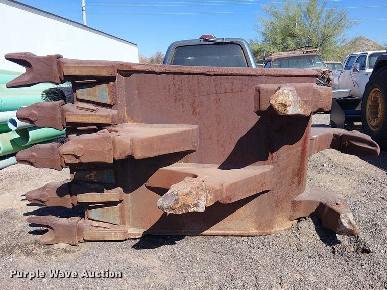 image for item EE5213 Entek 385 excavator bucket