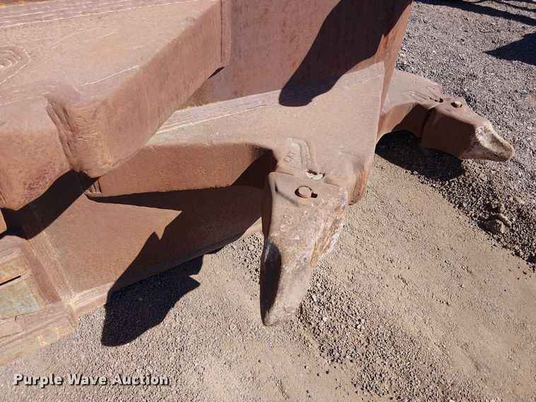 image for item EE5213 Entek 385 excavator bucket
