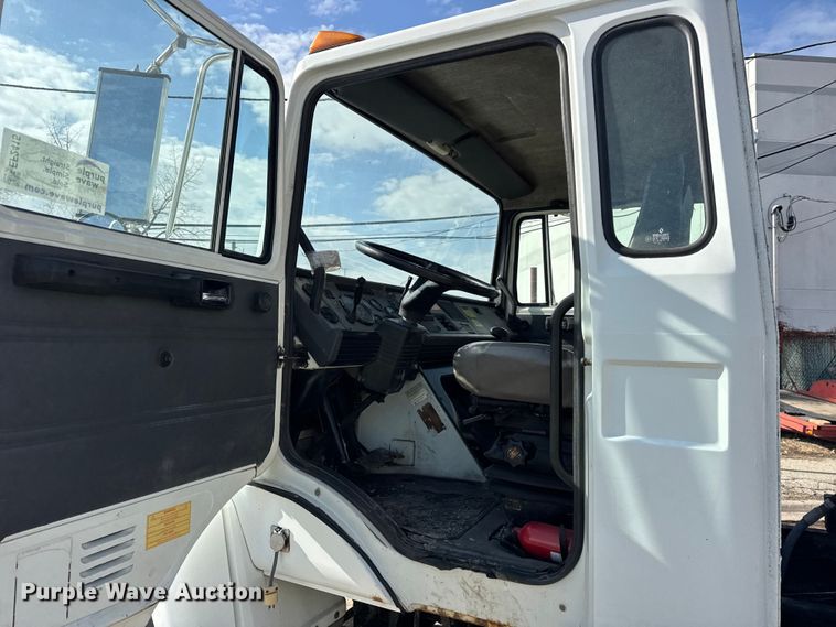 image for item EF2415 1993 Mack CS hook lift truck