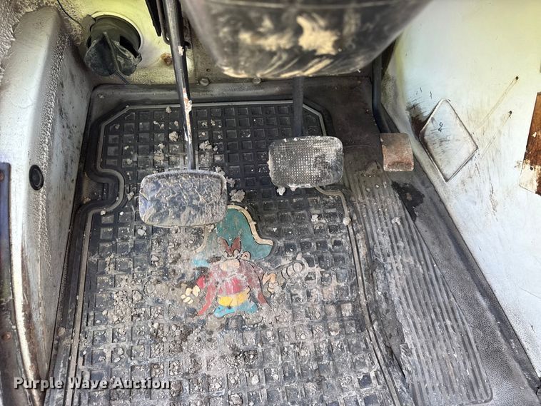 image for item EF2415 1993 Mack CS hook lift truck