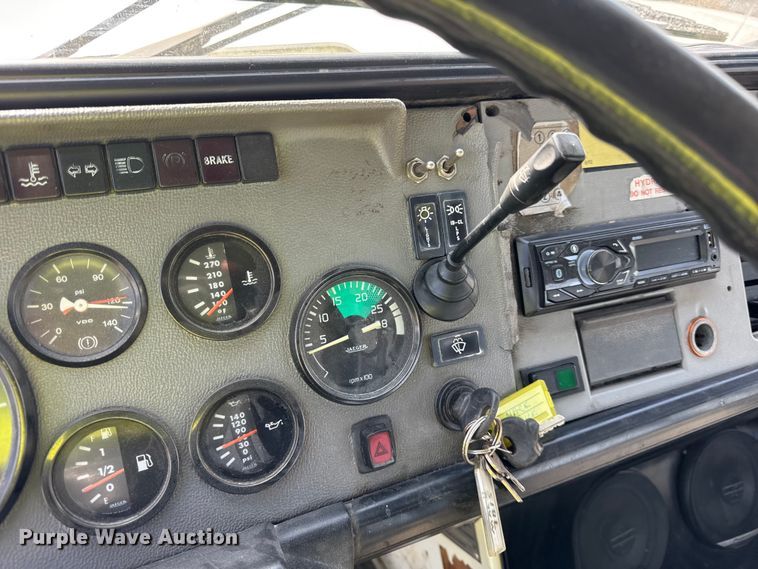 image for item EF2415 1993 Mack CS hook lift truck