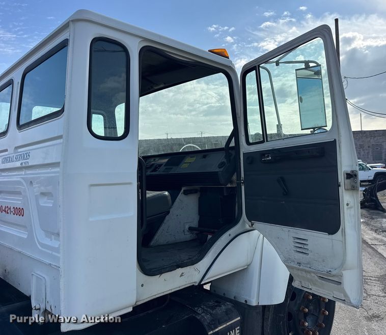 image for item EF2415 1993 Mack CS hook lift truck