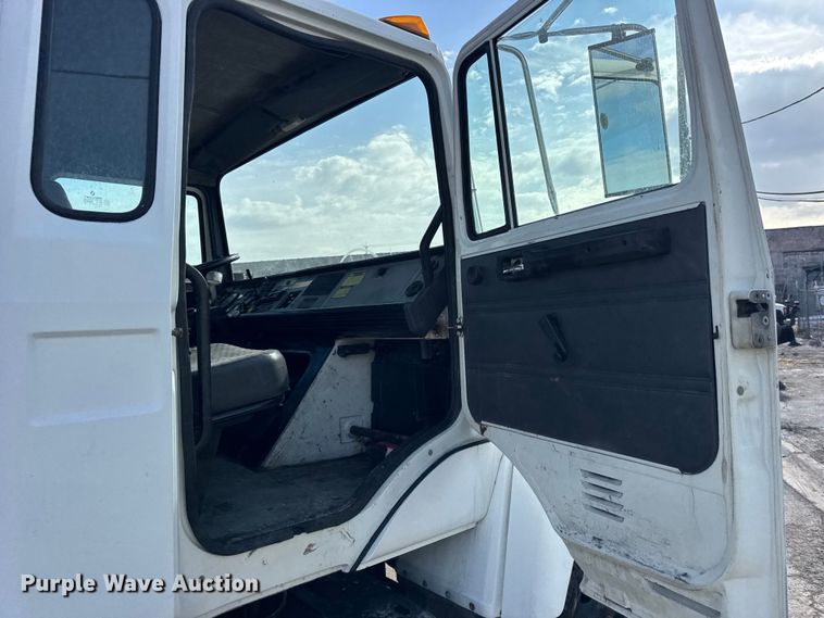 image for item EF2415 1993 Mack CS hook lift truck