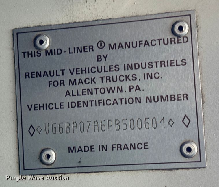 image for item EF2415 1993 Mack CS hook lift truck