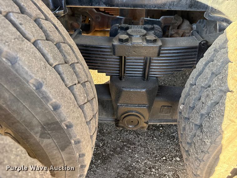 image for item EG1954 2012 Peterbilt 367 crane truck