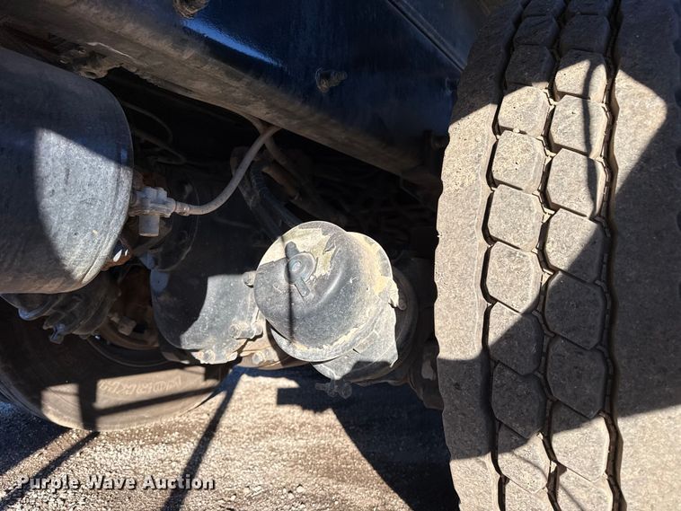 image for item EG1954 2012 Peterbilt 367 crane truck