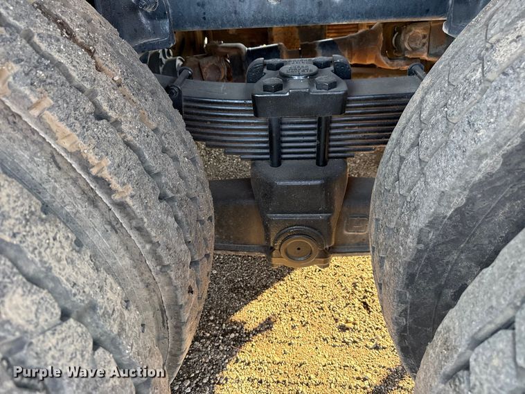 image for item EG1954 2012 Peterbilt 367 crane truck