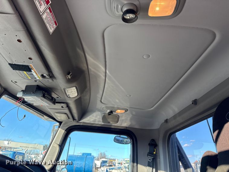 image for item EG1954 2012 Peterbilt 367 crane truck