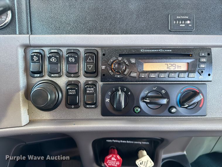 image for item EG1954 2012 Peterbilt 367 crane truck