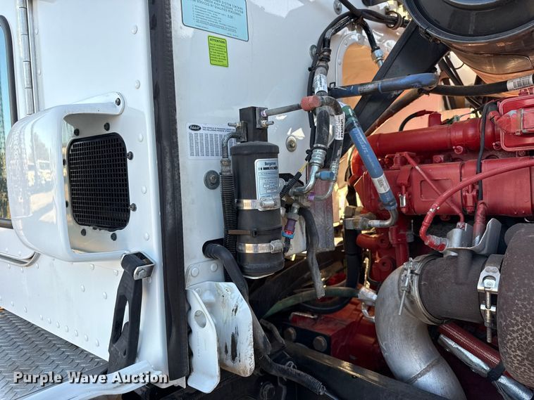 image for item EG1954 2012 Peterbilt 367 crane truck