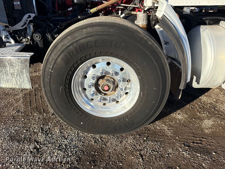 image for item EG1954 2012 Peterbilt 367 crane truck