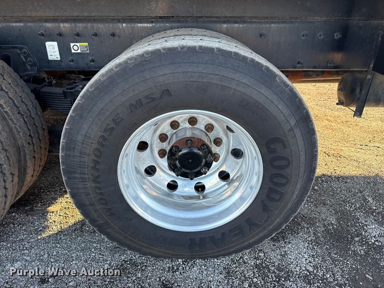 image for item EG1954 2012 Peterbilt 367 crane truck