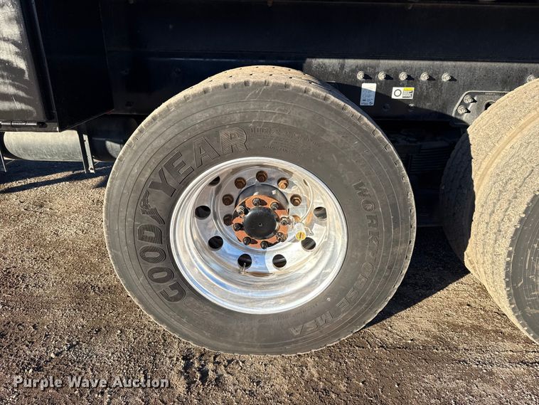 image for item EG1954 2012 Peterbilt 367 crane truck