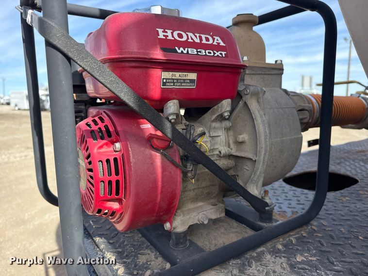 image for item EG2114 2011 Mack CHU613 flatbed truck