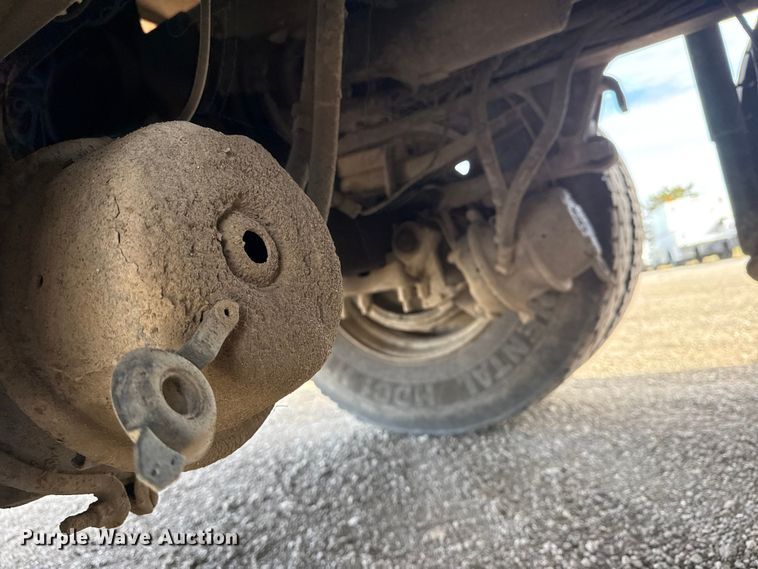 image for item EG2114 2011 Mack CHU613 flatbed truck