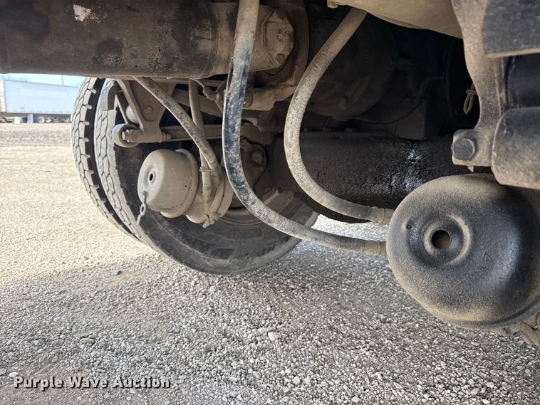 image for item EG2114 2011 Mack CHU613 flatbed truck