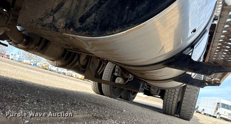 image for item EG2114 2011 Mack CHU613 flatbed truck