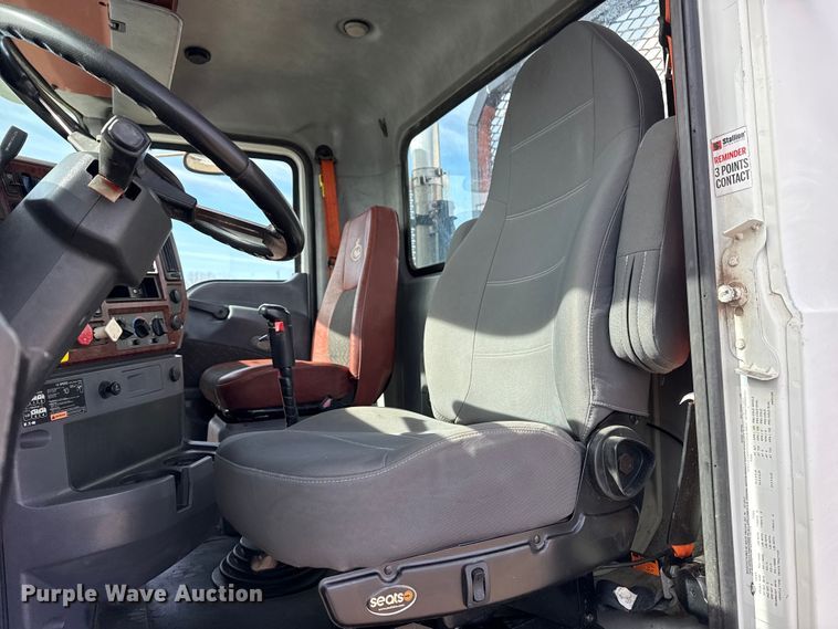 image for item EG2114 2011 Mack CHU613 flatbed truck