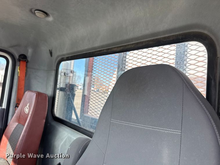 image for item EG2114 2011 Mack CHU613 flatbed truck