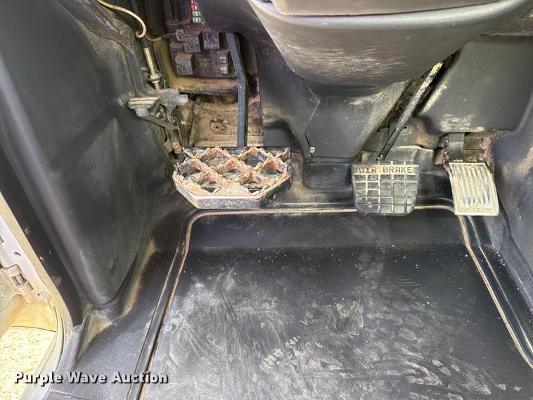 image for item EG2114 2011 Mack CHU613 flatbed truck