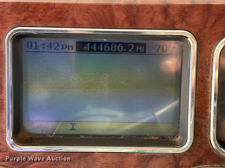 image for item EG2114 2011 Mack CHU613 flatbed truck