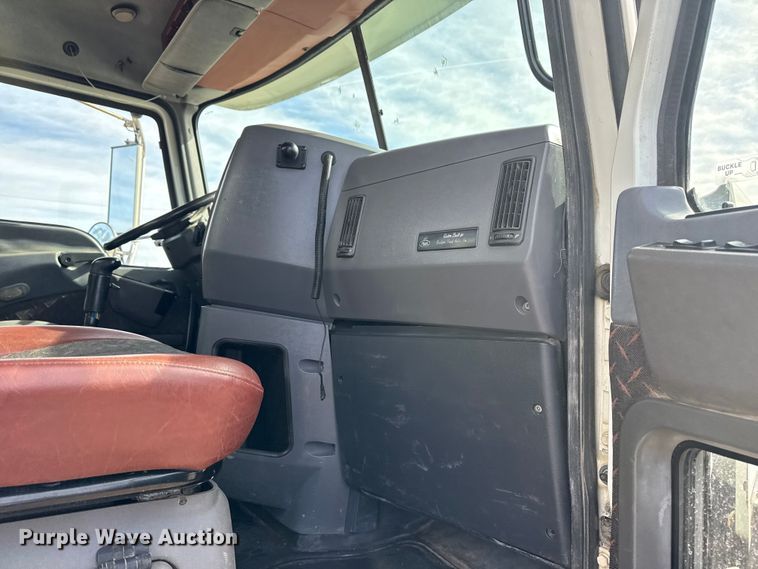 image for item EG2114 2011 Mack CHU613 flatbed truck