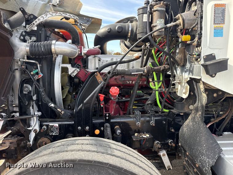 image for item EG2114 2011 Mack CHU613 flatbed truck