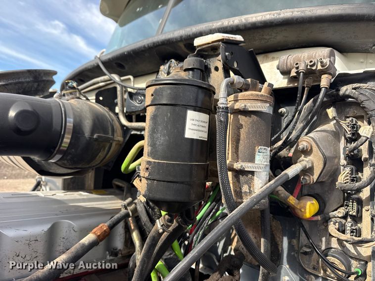 image for item EG2114 2011 Mack CHU613 flatbed truck