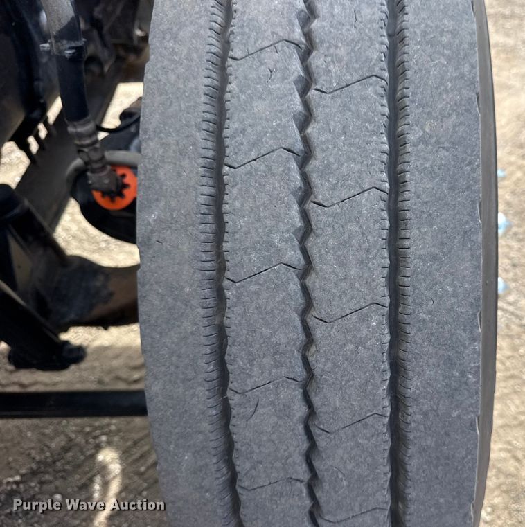 image for item EG2114 2011 Mack CHU613 flatbed truck