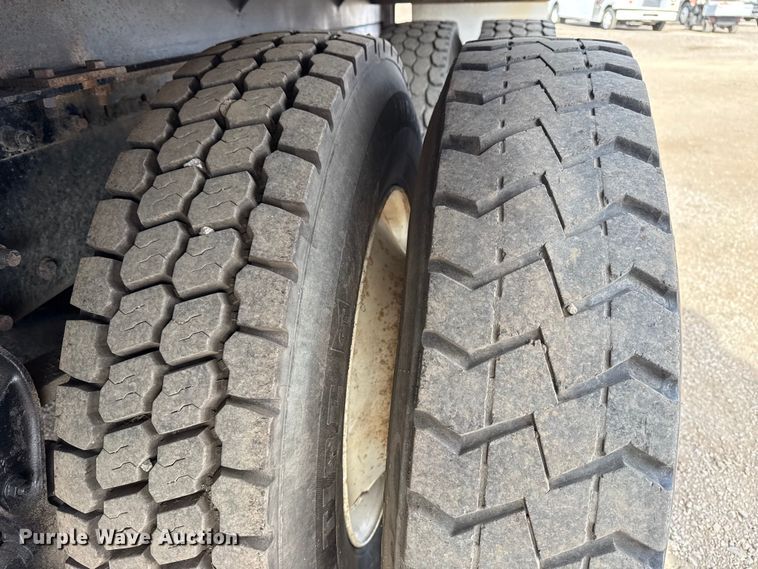 image for item EG2114 2011 Mack CHU613 flatbed truck