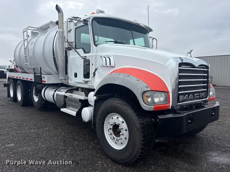 image for item EG2162 2013 Mack GU713 vacuum truck
