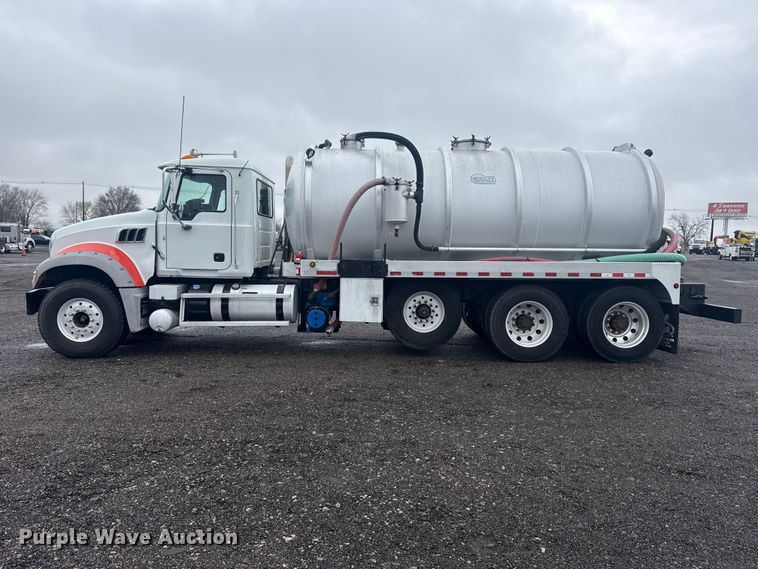 image for item EG2162 2013 Mack GU713 vacuum truck