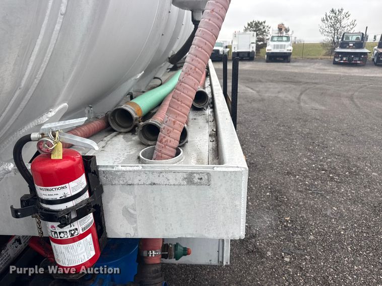 image for item EG2162 2013 Mack GU713 vacuum truck