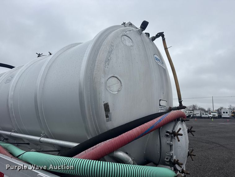 image for item EG2162 2013 Mack GU713 vacuum truck