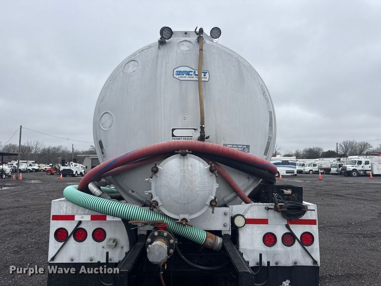 image for item EG2162 2013 Mack GU713 vacuum truck