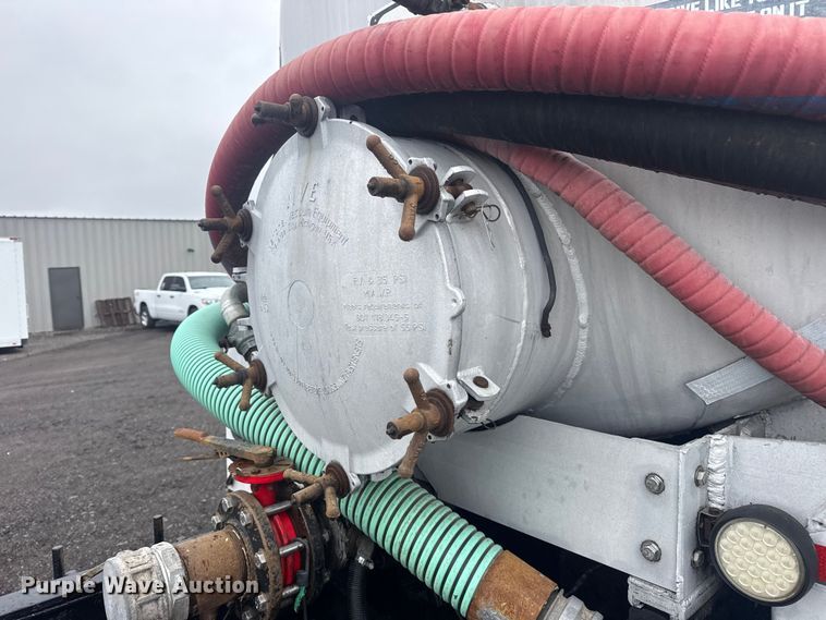 image for item EG2162 2013 Mack GU713 vacuum truck