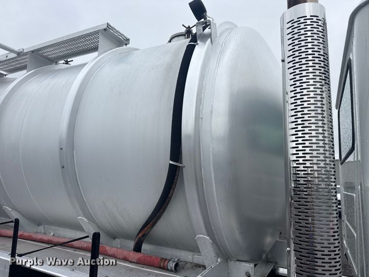 image for item EG2162 2013 Mack GU713 vacuum truck