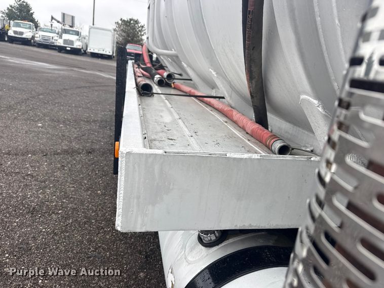 image for item EG2162 2013 Mack GU713 vacuum truck