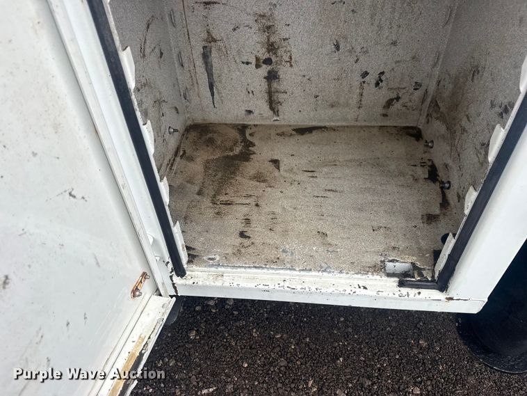 image for item EG2169 2015 Kenworth T370 utility / service truck